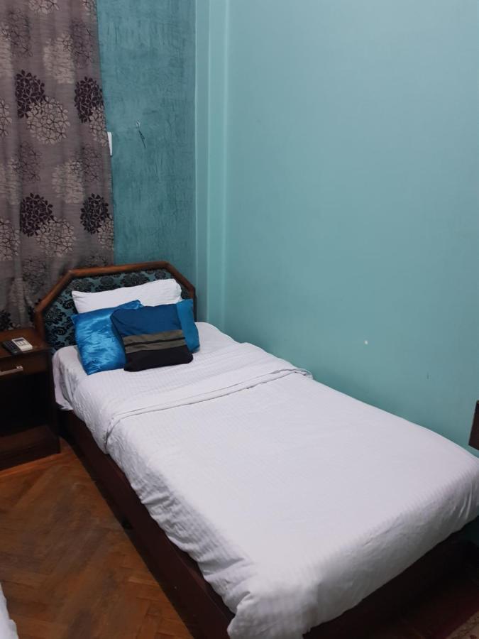 Downtown Inn Kairo Bagian luar foto