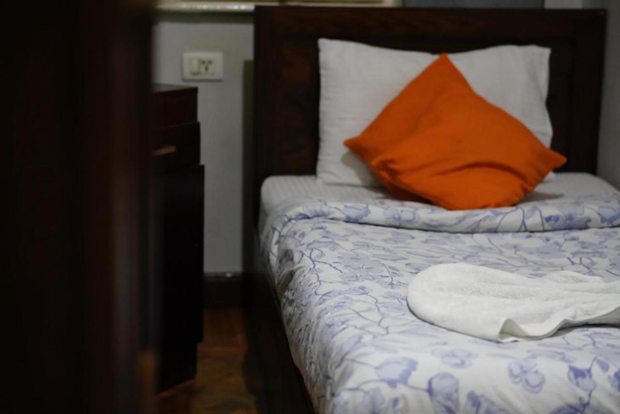 Downtown Inn Kairo Bagian luar foto